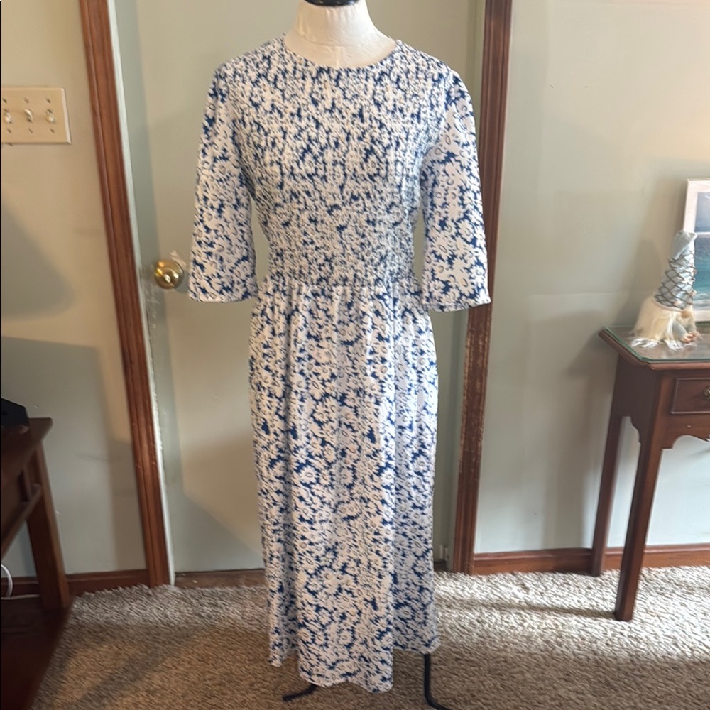 Source Unknown Abstract Blue and White Maxi Dress